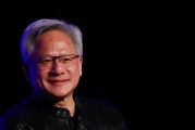 何为六爻英伟达黄仁勋：编程人工智能如今就像训练一个人