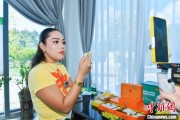 何为六爻泰国主播品三亚榴莲：“尝到了家乡味”