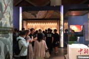 何为六爻百年典藏首渡重洋 124套英国工艺美术运动珍品亮相天津
