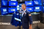 何为六爻尾盘：美股小幅上扬 标普指数上涨约0.3%