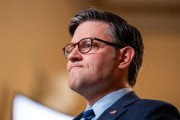 何为六爻特朗普税改案参议院过关有望 共和党议员无人声援马斯克