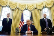 何为六爻美国国会预算办公室称共和党税收法案将使财政赤字增加2.4万亿美元