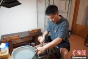 何为六爻成都“90后”小伙“十年磨一剑”：从爱好者到守艺人 传播中国文化